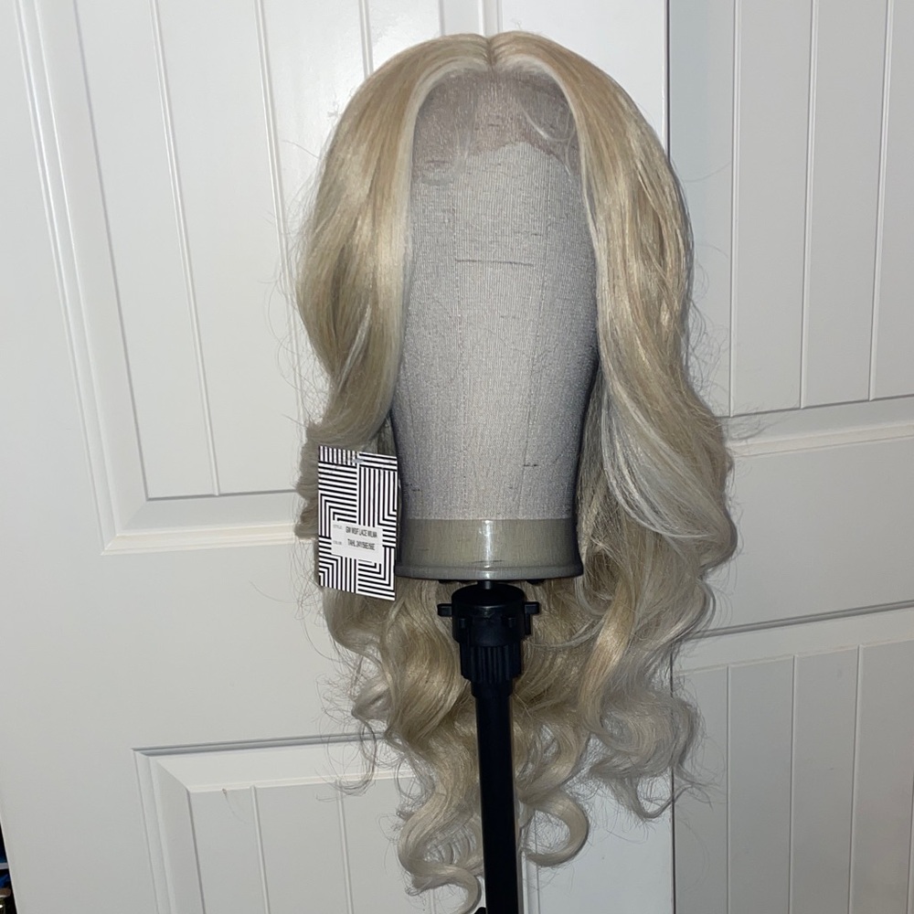 Premium Blonde Women’s Wig - Natural Ash Blonde - Picture 8 of 13